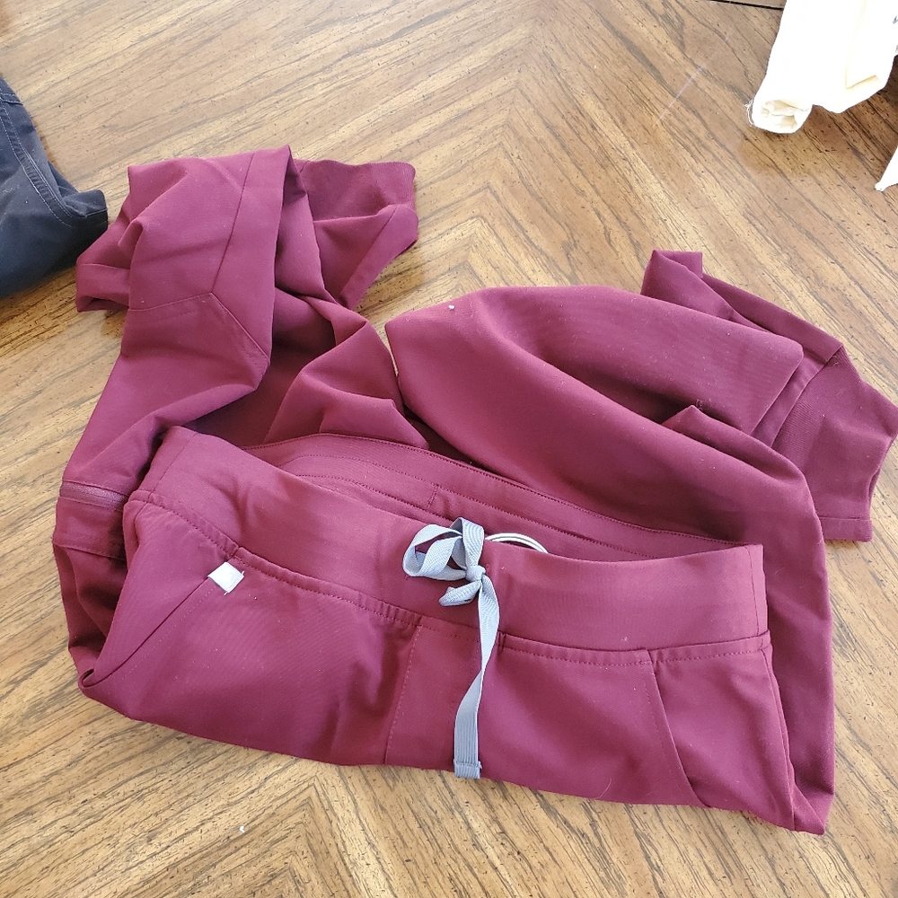 NWT Yola Scrub Pants - Burgundy